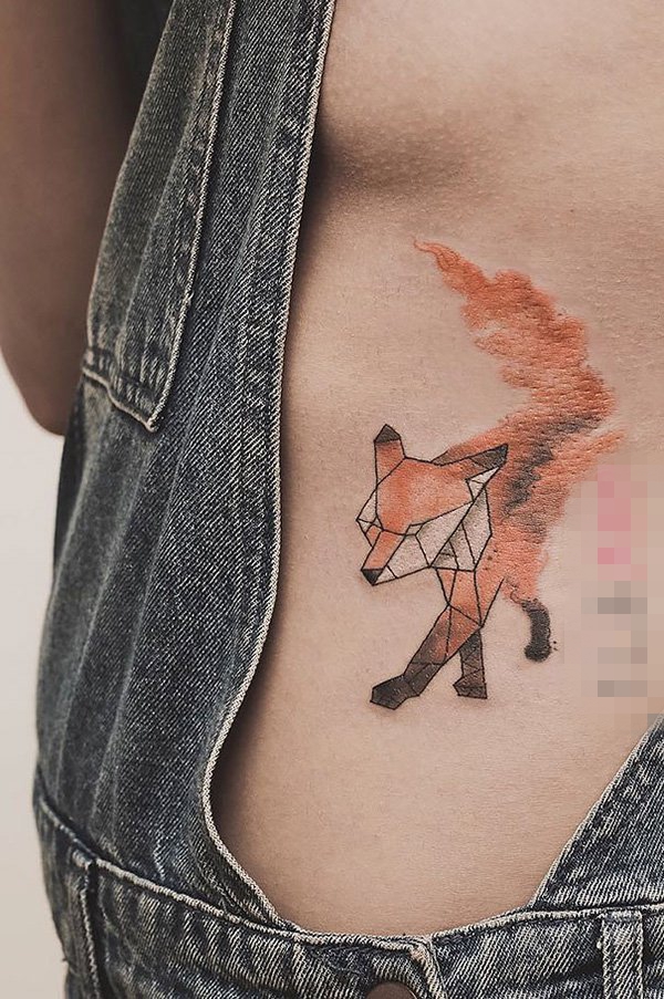 女生胸下彩绘素描几何元素动物狐狸纹身图片