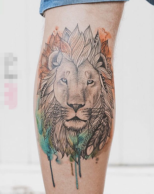 男生小腿上彩绘点刺简单线条小动物狮子纹身图片