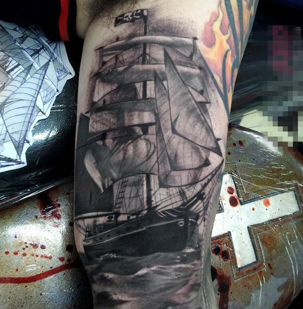 创意个性的霸气大面积帆船纹身图案