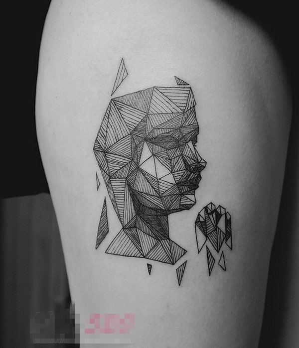 女生大腿上黑色线条几何元素创意女生人像纹身图案