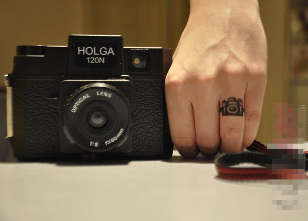 多款手指上的黑灰素描创意俏皮可爱小图案纹身图案