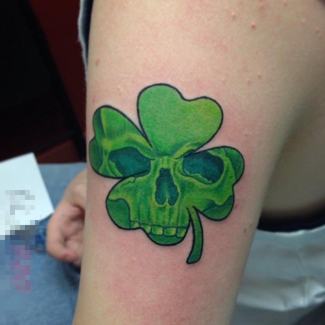 能带来幸运的彩绘小清新植物四叶草纹身图案