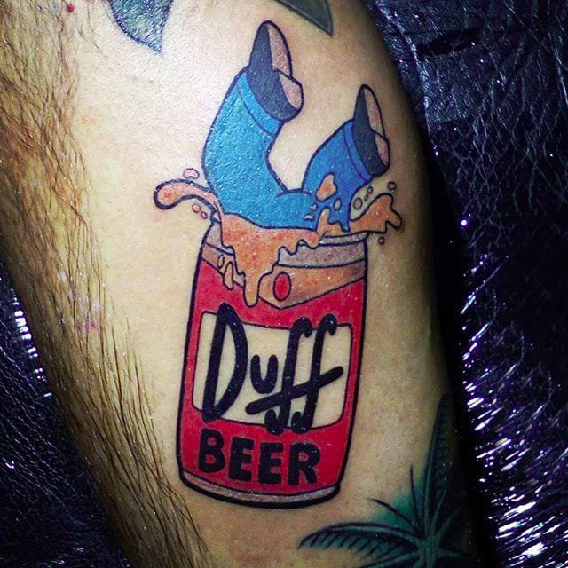 适合夏天的手臂上创意彩绘啤酒主题纹身图案