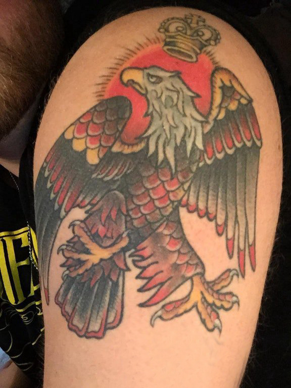 男生手臂上彩绘水彩素描创意霸气老鹰纹身图片