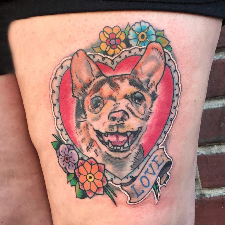 女生大腿上彩绘水彩素描心形可爱狗狗纹身图片