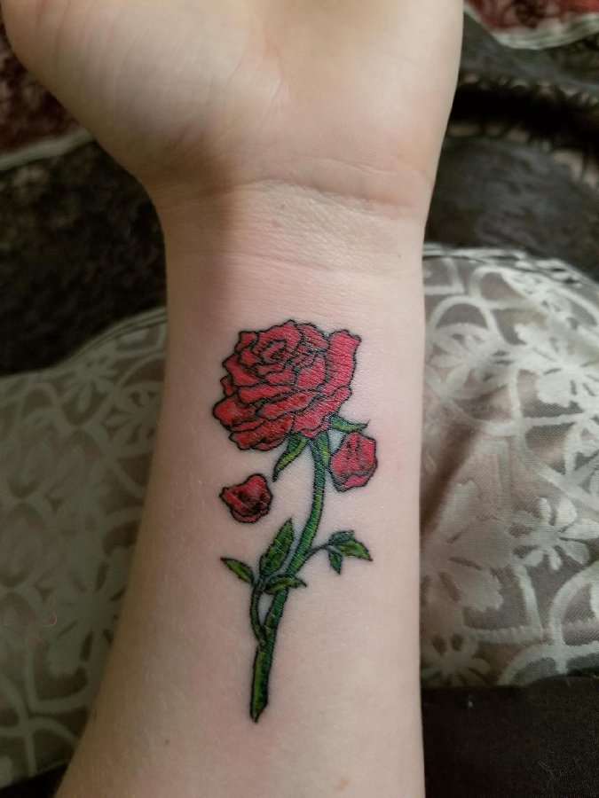 女生手腕上彩绘水彩文艺小清新唯美玫瑰纹身图片