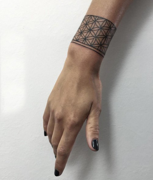 女生喜欢的简单个性线条手链纹身图案