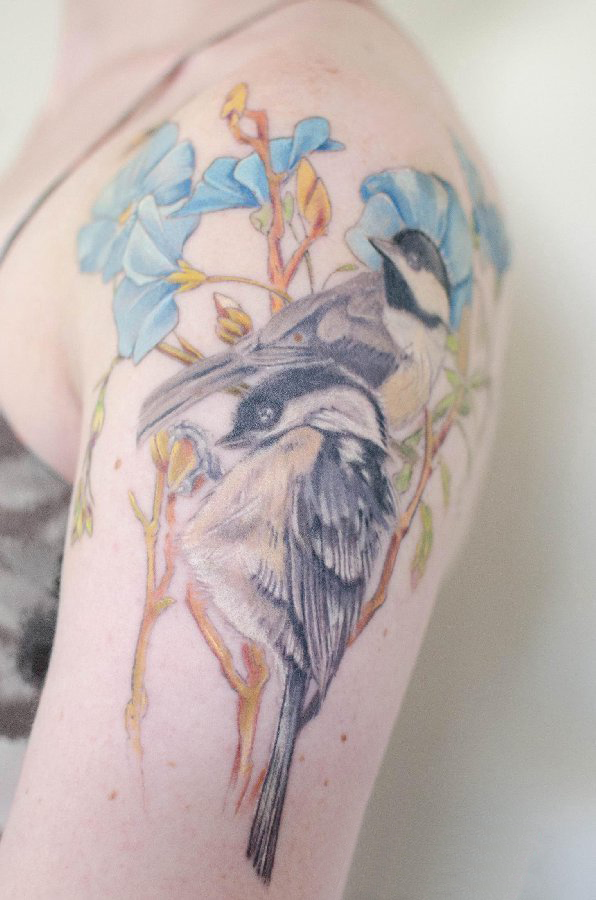 女生手臂上彩绘水彩素描文艺小清新小鸟纹身图片