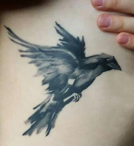 男生背部黑灰素描创意霸气老鹰纹身图片