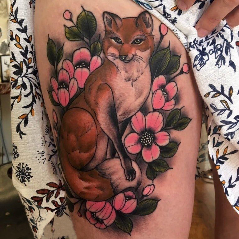女生大腿上彩绘水彩素描文艺花朵可爱狐狸纹身图片