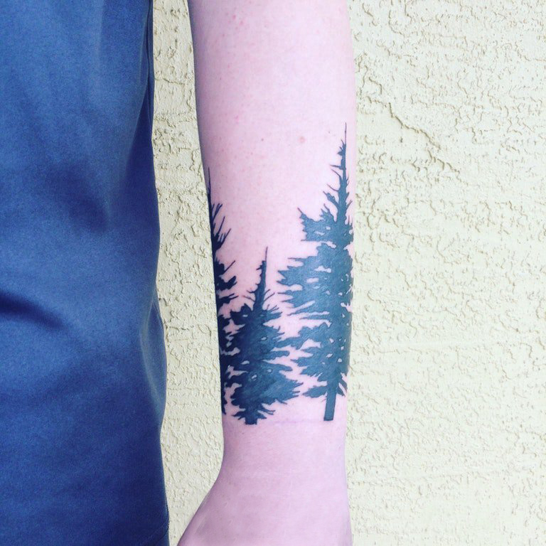 男生手腕上黑色简单抽象线条植物大树纹身图片