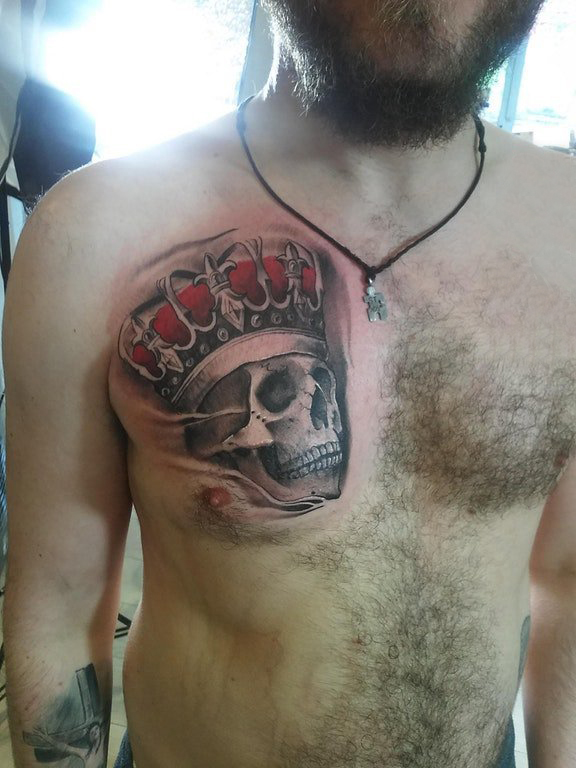 男生胸口上彩绘水彩素描创意骷髅纹身图片