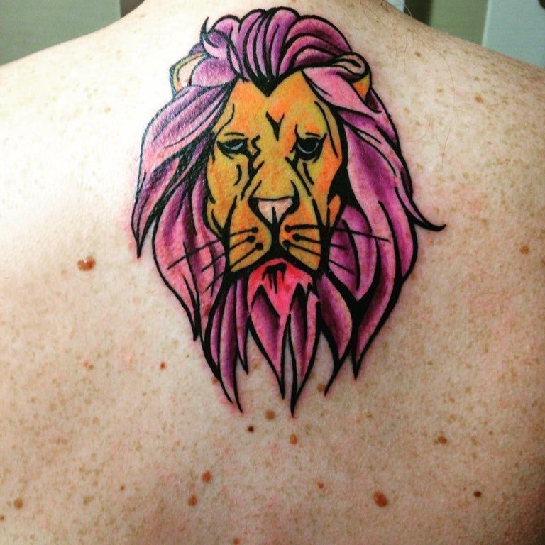 男生背部彩绘水彩素描创意霸气精致狮子头纹身图片