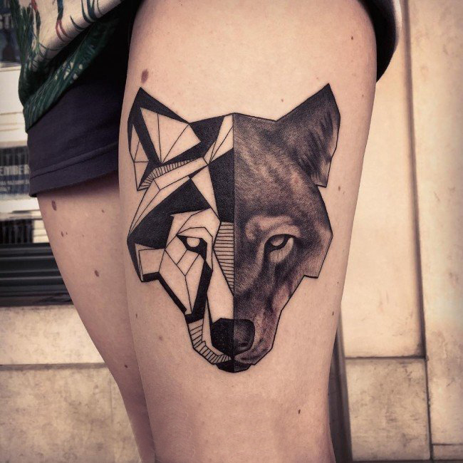 女生大腿上黑灰素描点刺技巧创意动物纹身图片