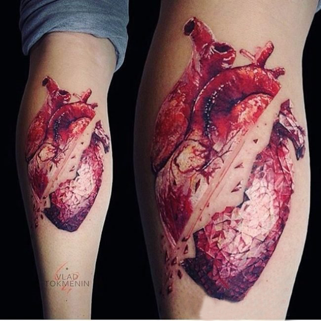 女生小腿上彩绘水彩素描创意抽象心脏纹身图片