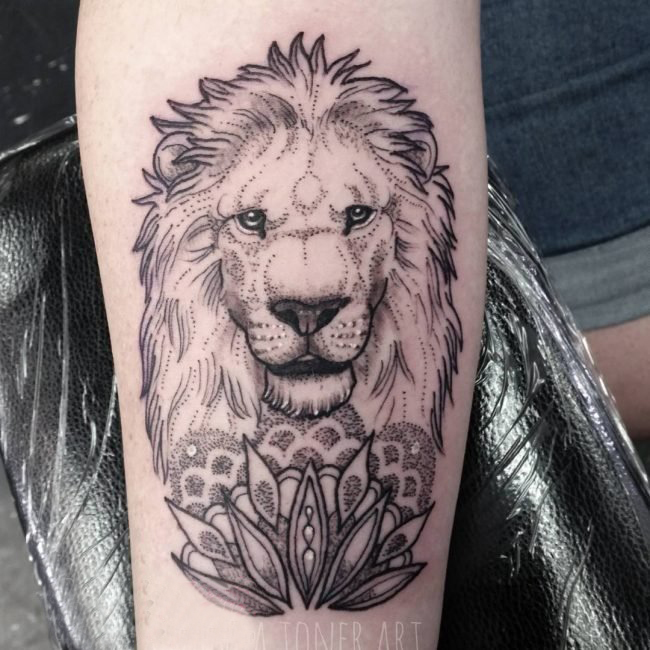 黑灰素描点刺技巧创意霸气狮子头纹身图片