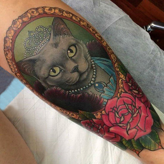 女生手臂上彩绘水彩素描创意可爱猫咪唯美花朵纹身图片