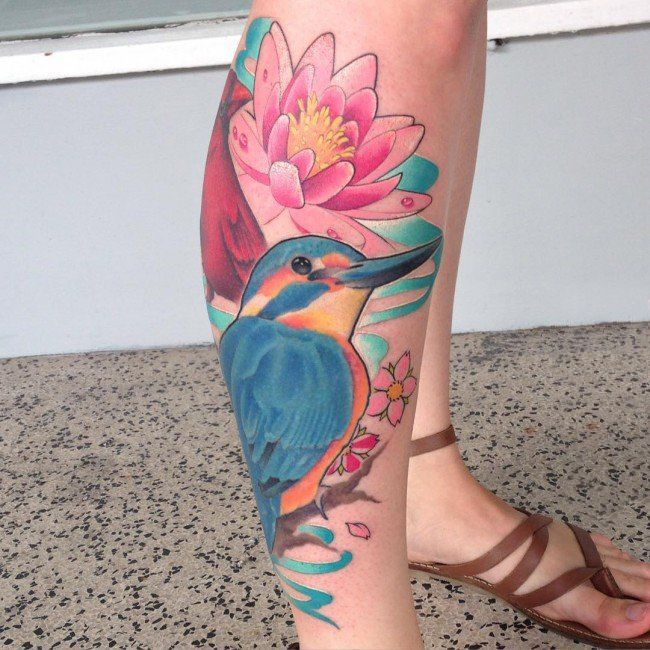 女生小腿上彩绘水彩素描唯美花朵精致小鸟纹身图片