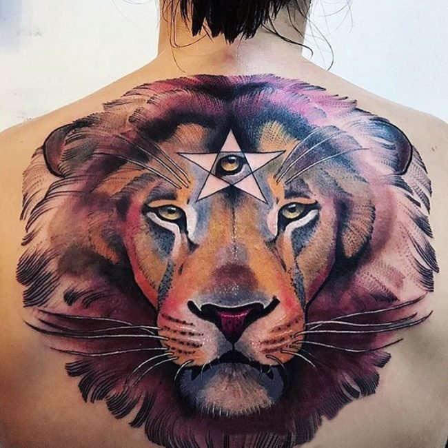 男生背部彩绘水彩素描创意大面积狮子纹身图片