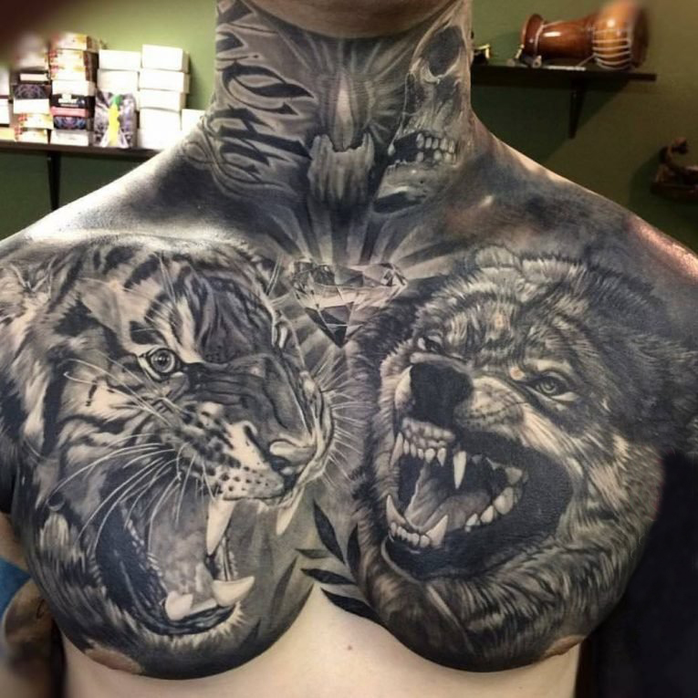 男生胸口上黑灰素描点刺技巧创意老虎头纹身图片