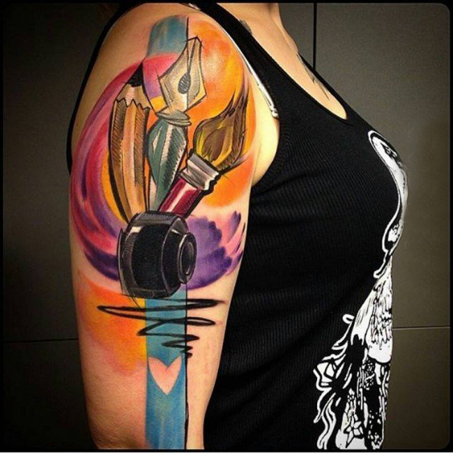 男生手臂上彩绘水彩素描创意文艺画笔纹身图片