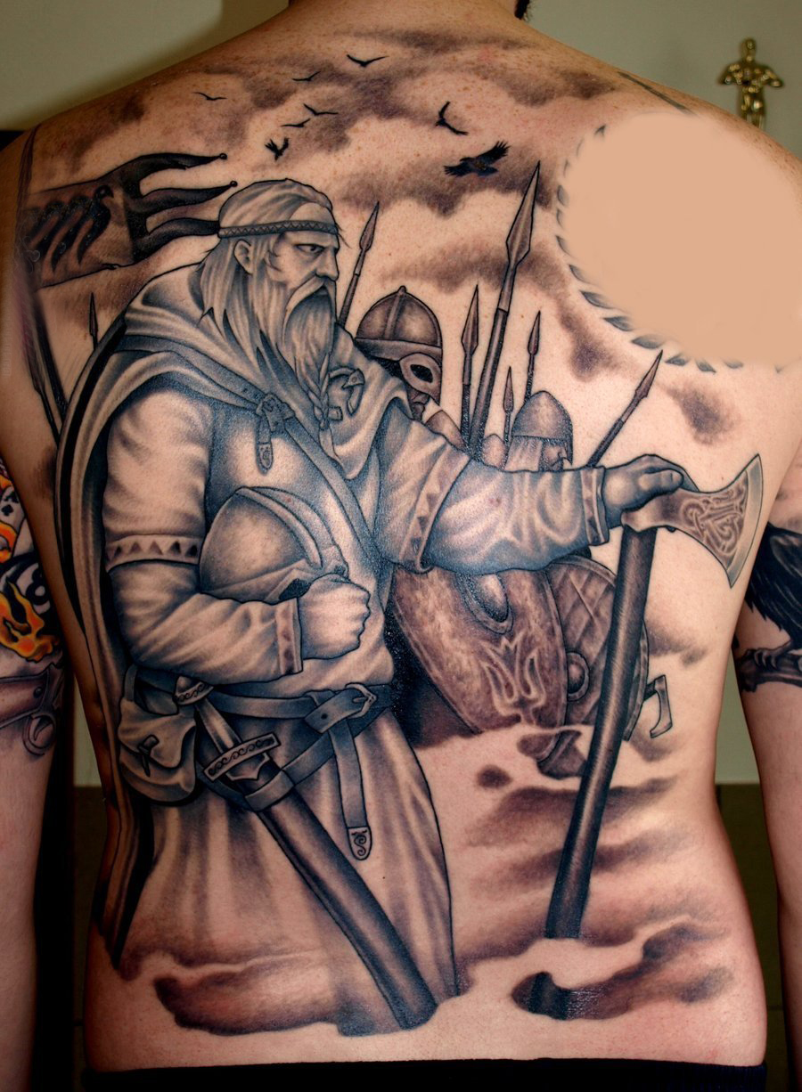 男生背部黑灰素描点刺技巧创意武士纹身图片