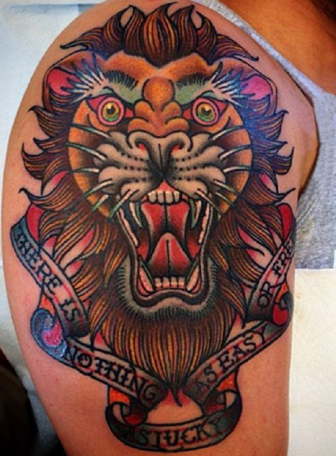 男生手臂上彩绘水彩素描擦创意霸气狮子头纹身图片