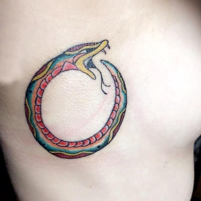 男生胸部彩绘几何抽象线条小动物蛇纹身图片