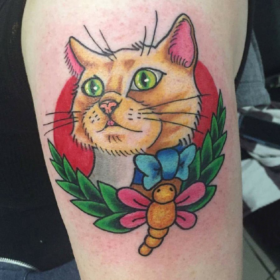 女生手臂上彩绘水彩素描创意可爱猫咪纹身图片