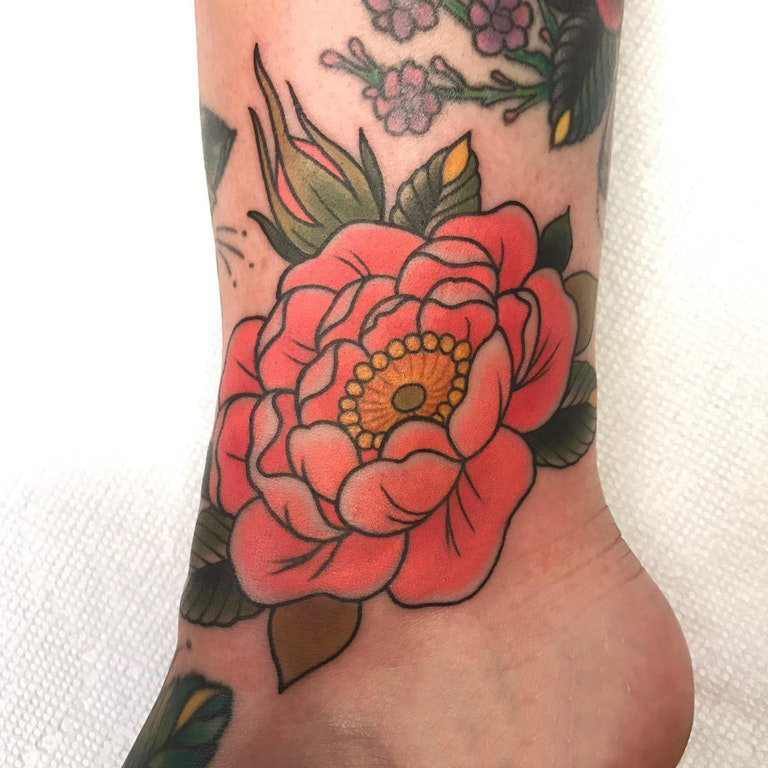 女生脚踝上彩绘渐变简单线条植物文艺花朵纹身图片