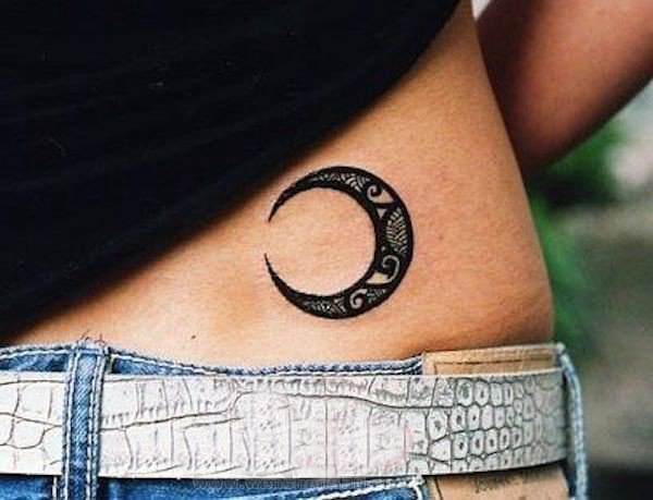 女生背部黑灰素描创意文艺月亮纹身图片