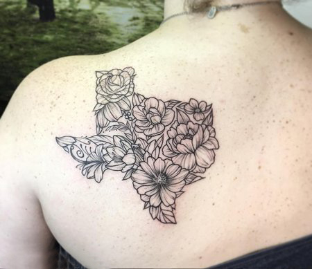 女生背部黑色线条创意唯美花朵纹身图片