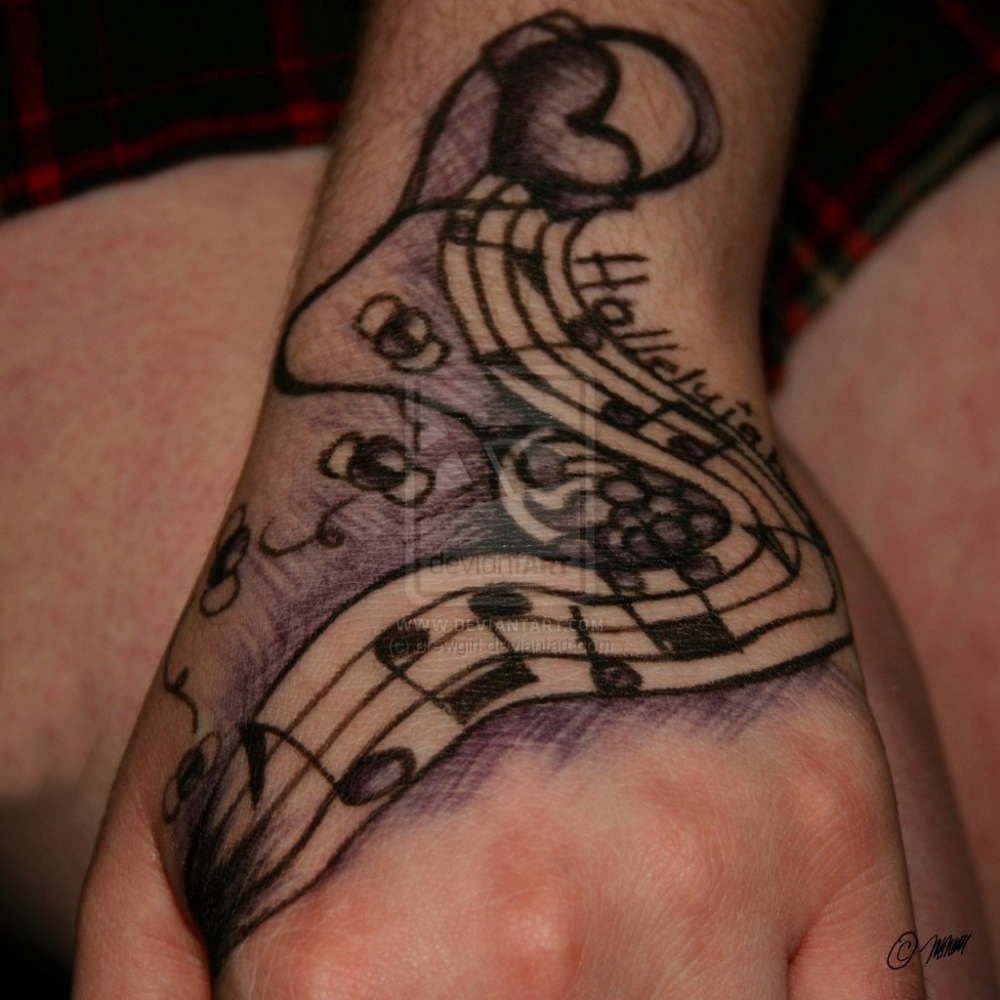 女生手背上黑灰素描点刺技巧创意音符文艺纹身图片