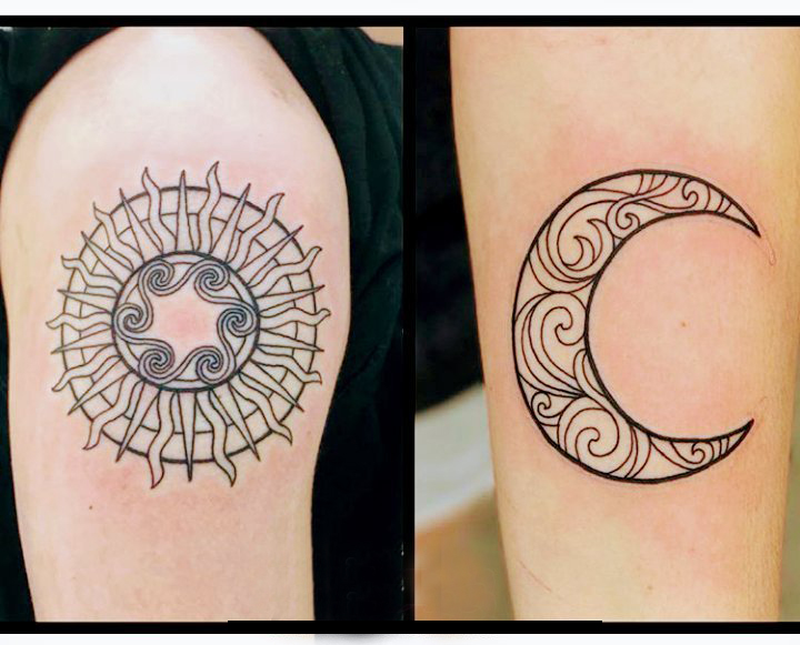 女生手臂上黑色几何抽象线条太阳和月亮纹身图片