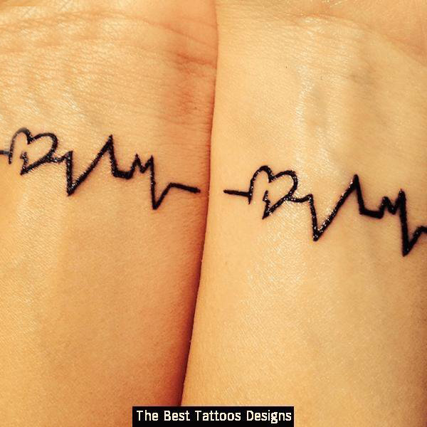 情侣手臂上黑色线条创意文艺心电图纹身图片