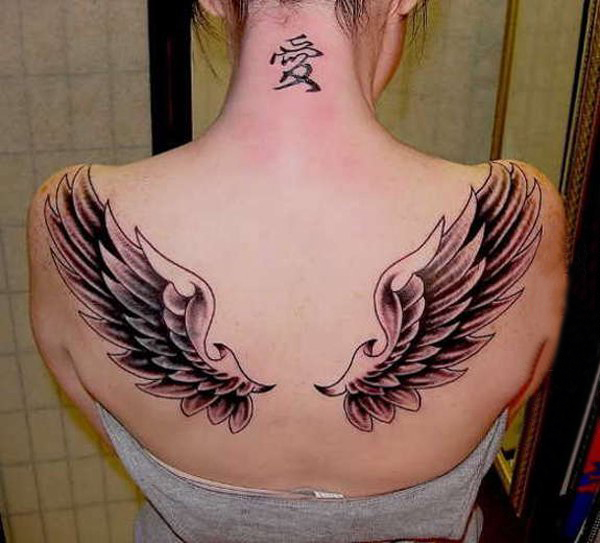 女生背部黑灰素描点刺技巧创意霸气翅膀纹身图片