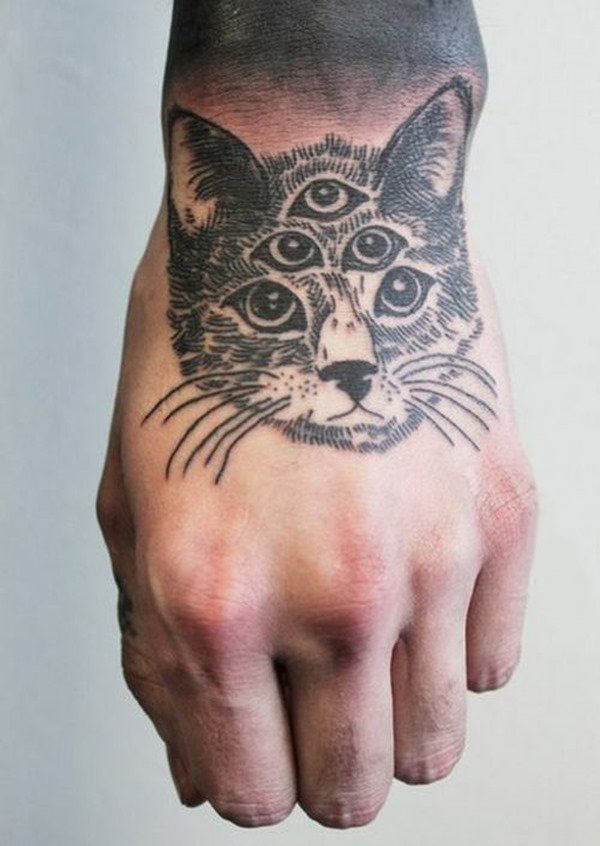 男生手背上黑灰素描点刺技巧创意可爱猫咪纹身图片