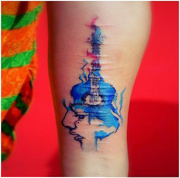 男生手臂上彩绘水彩素描创意伤疤修复吉他纹身图片
