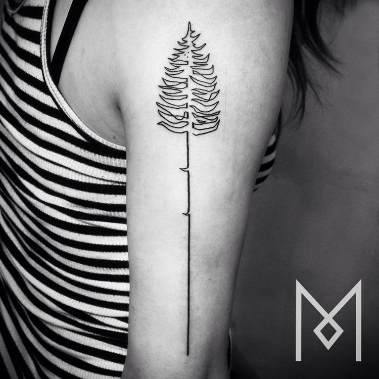 女生手臂上黑色线条创意文艺树精美纹身图片