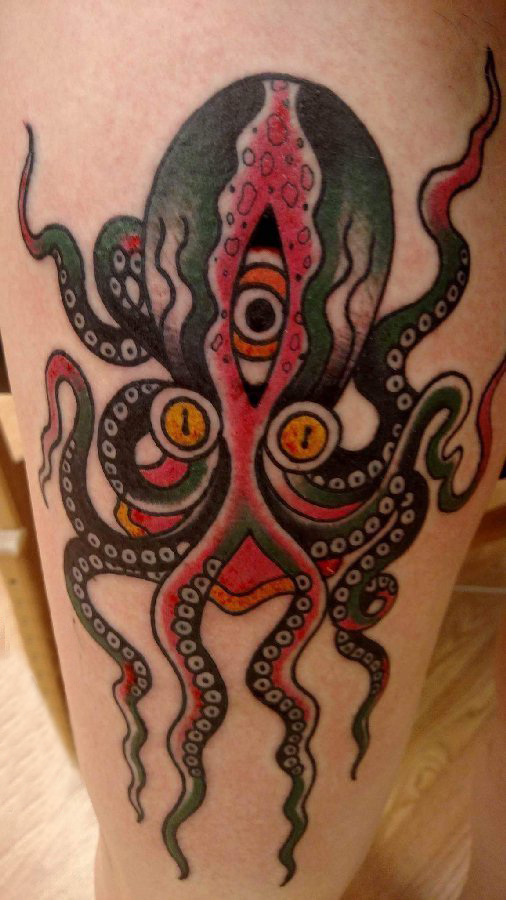 男生大腿上彩绘水彩素描创意霸气搞怪章鱼纹身图片