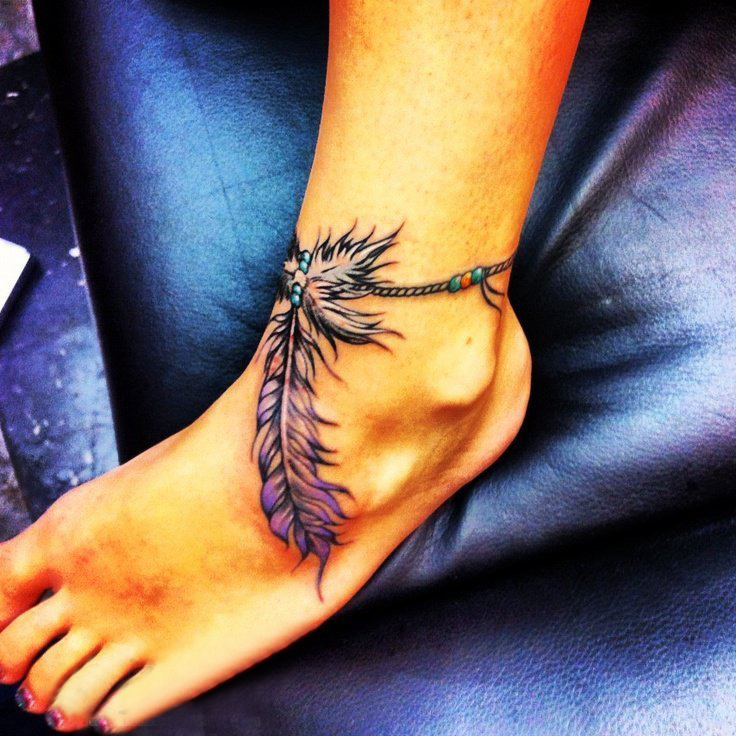 女生脚背上彩绘水彩素描创意文艺羽毛纹身图片