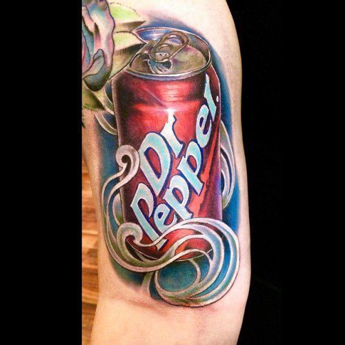 男生手臂上彩绘水彩素描创意可乐罐纹身图片