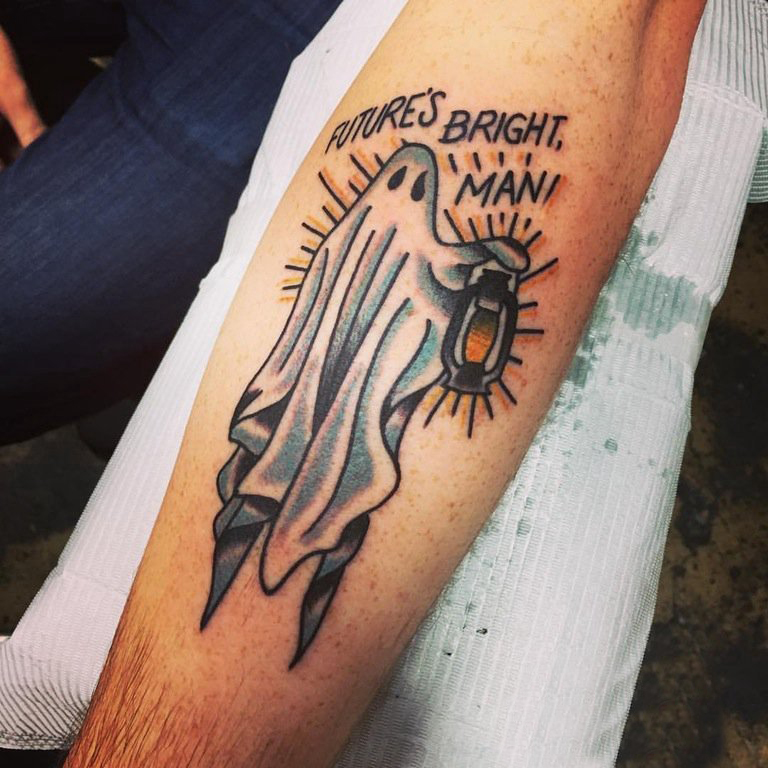 男生手臂上彩绘水彩素描恐怖幽灵纹身图片