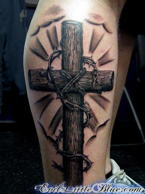 男生小腿上黑灰素描点刺技巧创意文艺霸气十字架纹身图片