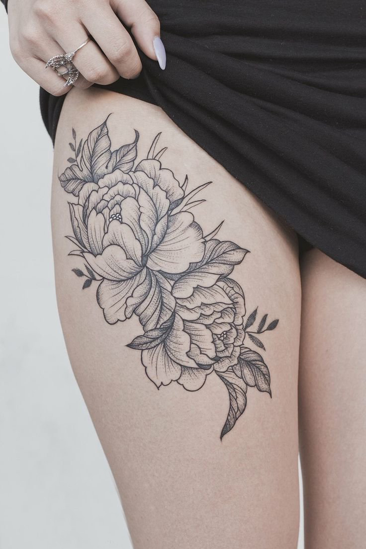 女生大腿上黑灰素描点刺技巧文艺唯美花朵纹身图片