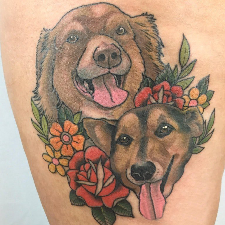 男生大腿上彩绘简单线条植物花朵和小动物狗纹身图片