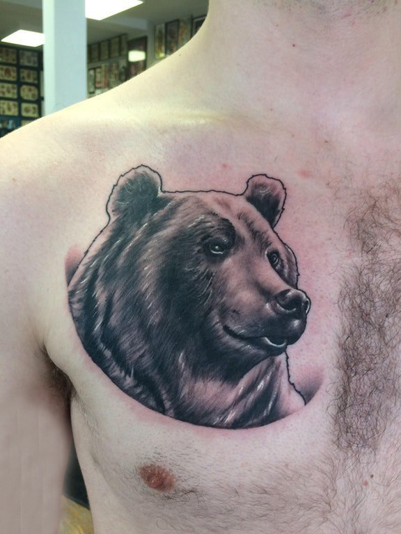 男生胸部黑色点刺简单线条小动物熊纹身图片
