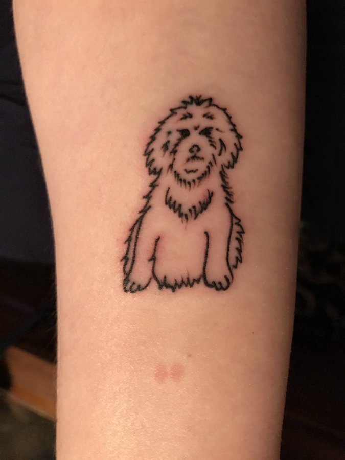 女生小腿上黑色简单线条可爱小动物狗纹身图片
