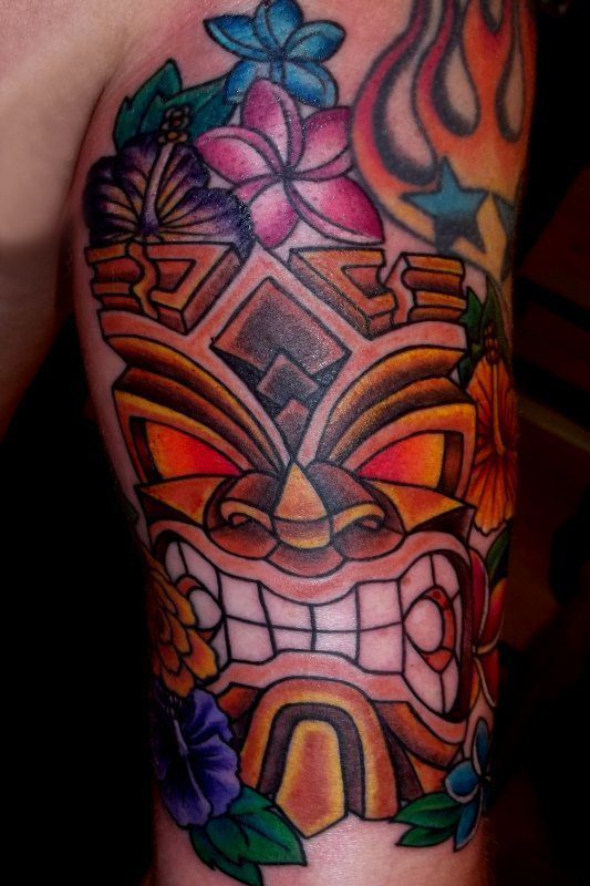 男生手臂上彩绘水彩素描创意恐怖鬼怪纹身图片