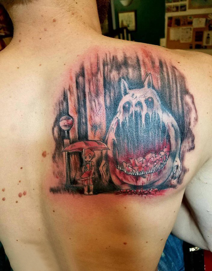男生背部彩绘水彩素描创意恐怖幽灵纹身图片